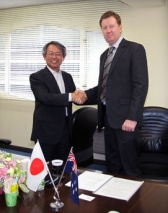 Mr .Hidetaka Kita, Komatsu Ltd and Mr Peter Salfinger, Immersive Technologies, at signing ceremony in Tokyo