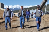 Gov. John Hickenlooper (center) walks with Ron Thompson (right) and Shawn Tyner (Photo: Anthony A. Mestas)
